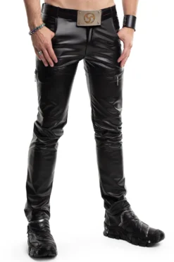 Regnes Fetish Planet - Lange Hose im Wetlook